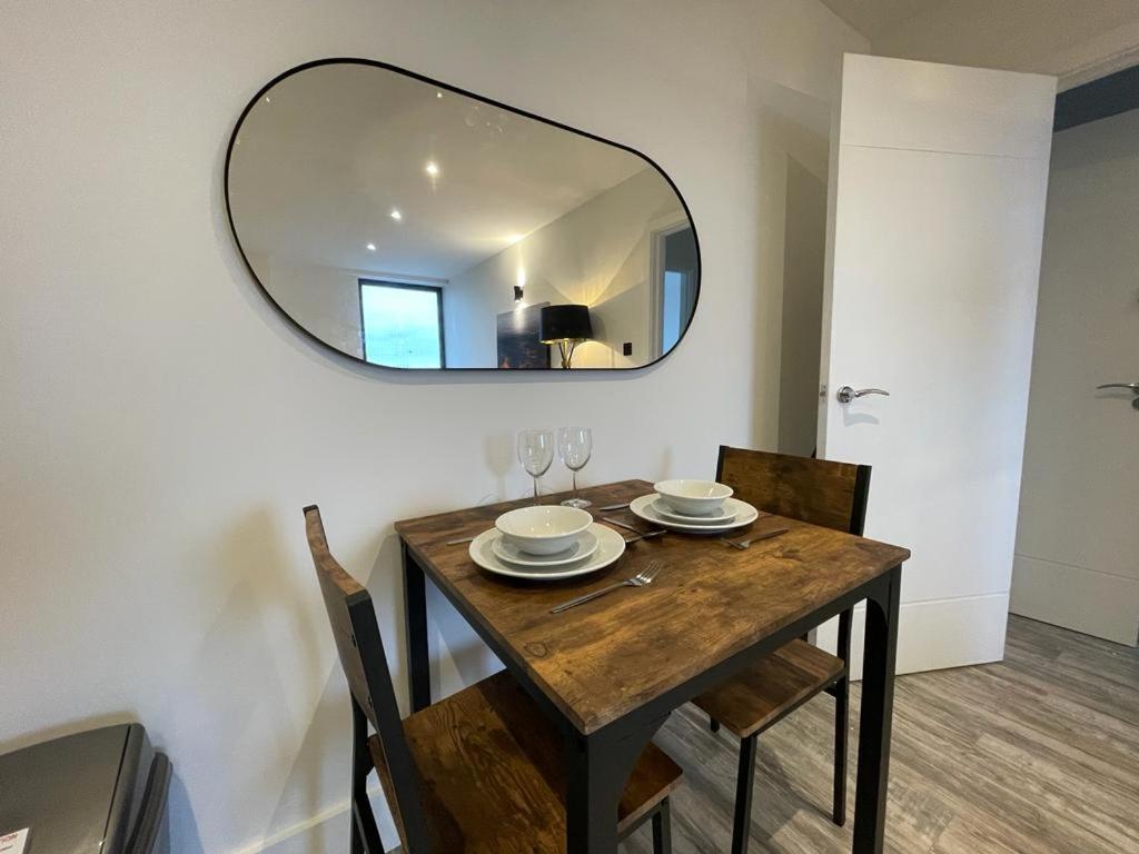 Kingsbridge Point - Cosy One Bed Apartments Near Town Centre, Swindon Eksteriør billede