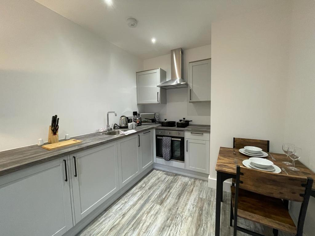 Kingsbridge Point - Cosy One Bed Apartments Near Town Centre, Swindon Eksteriør billede