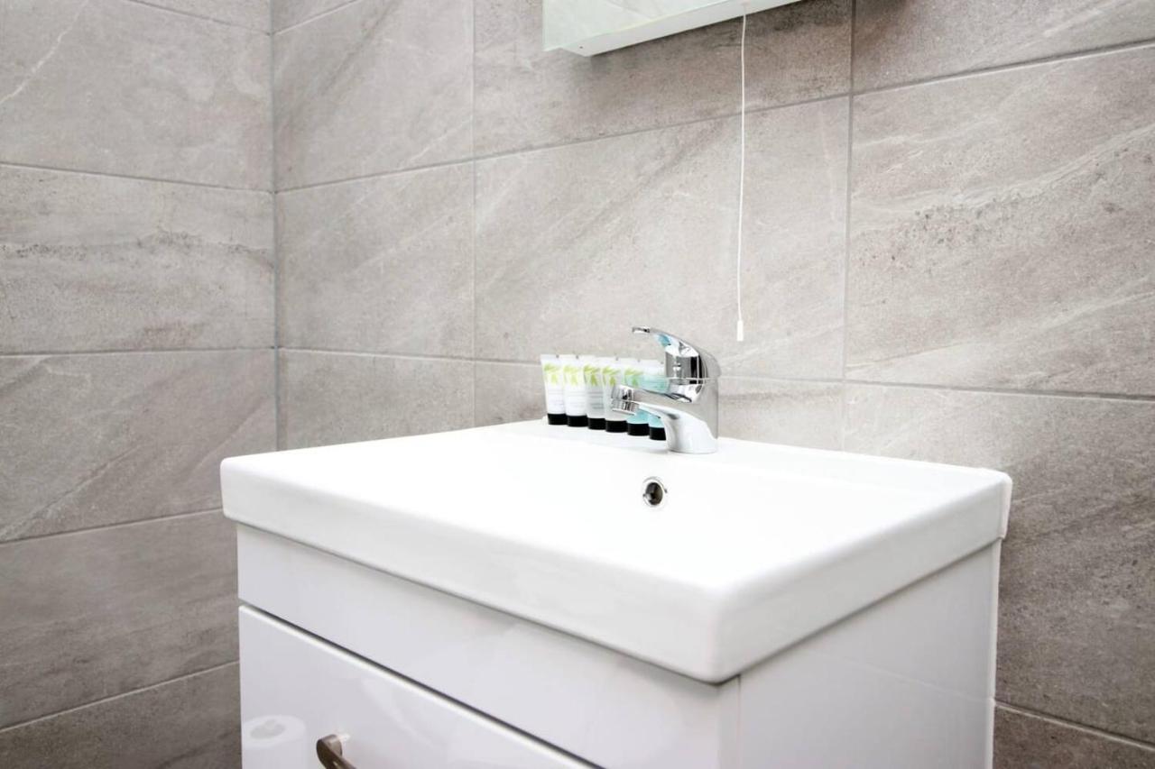 Kingsbridge Point - Cosy One Bed Apartments Near Town Centre, Swindon Eksteriør billede